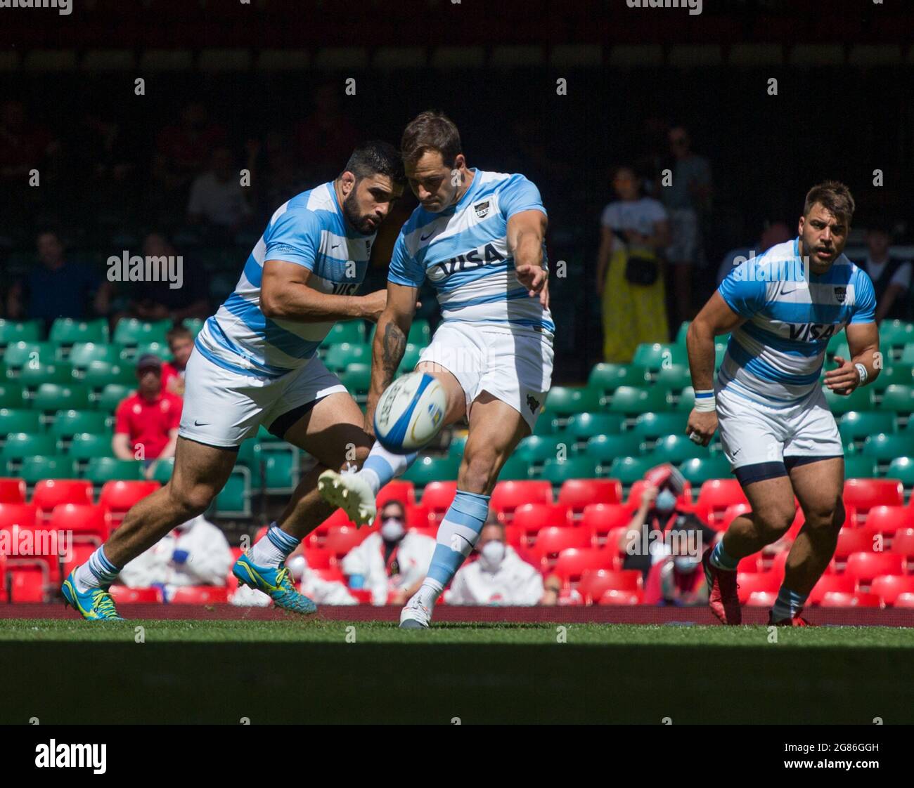 Cardiff, UK. 17th July, 2021. Cardiff, UK. July 17th : Nicolas Sanchez (Argentina) controls the ball during the 2021 Summer Internationals match between Wales and Argentina at Principality Stadium. Credit: Federico Guerra Morán/Alamy Live News Stock Photo