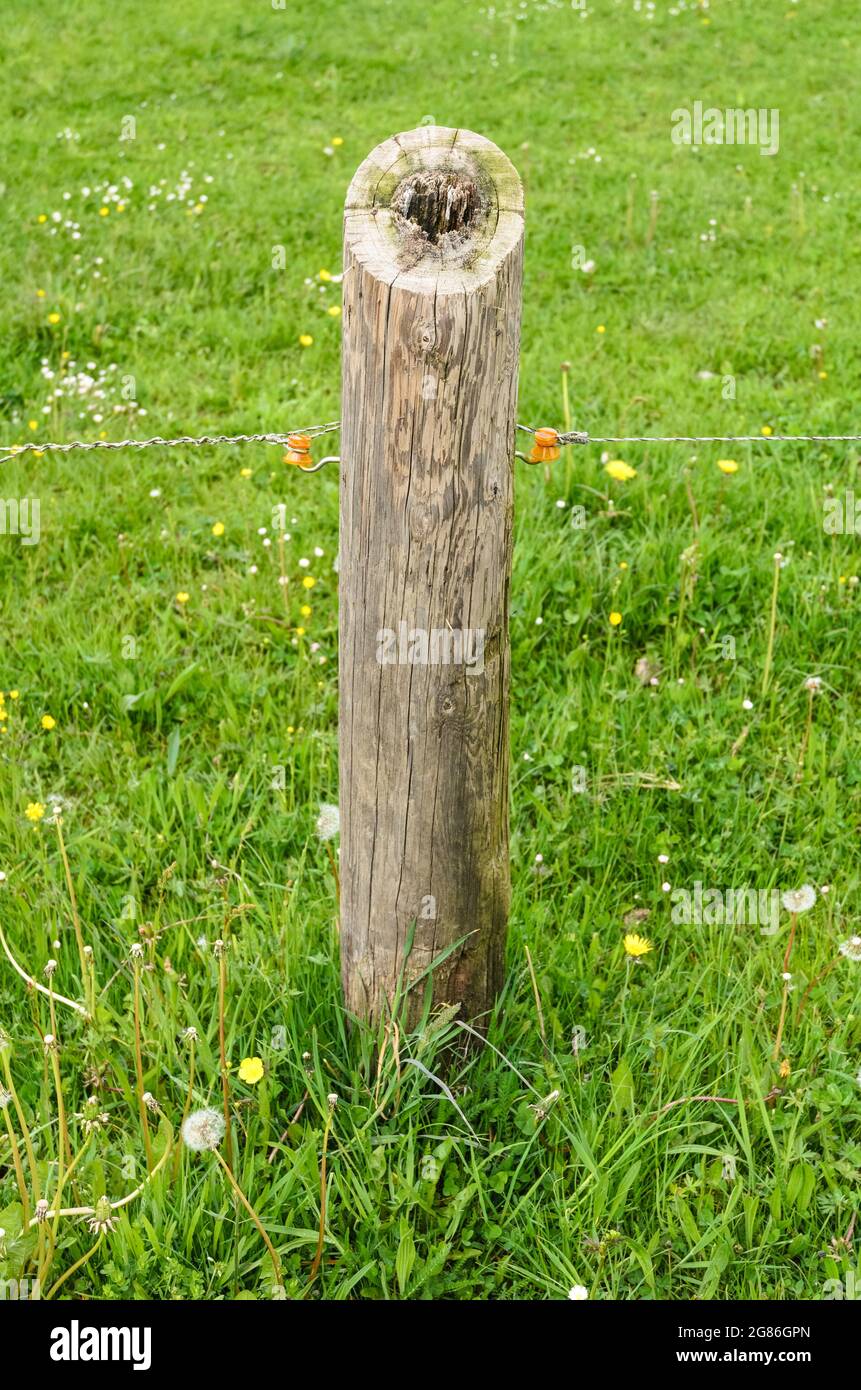 Wooden barrier fence hi-res stock photography and images - Alamy