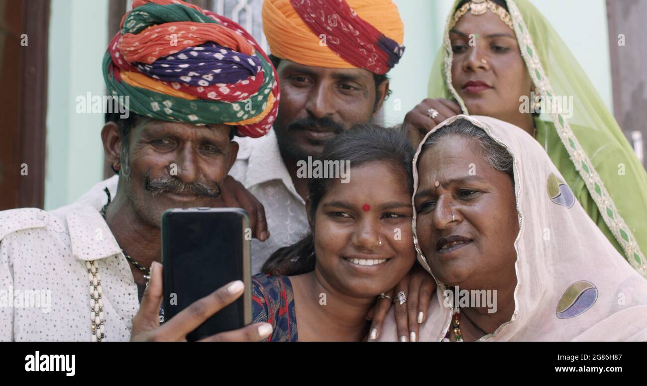 Senior men taking selfie hi-res stock photography and images - Alamy