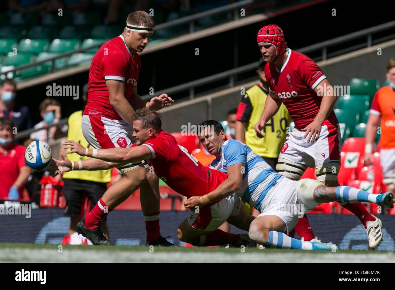 Cardiff, UK. 17th July, 2021. Cardiff, UK. July 17th : Nick Tompkins (Wales) controls the ball during the 2021 Summer Internationals match between Wales and Argentina at Principality Stadium. Credit: Federico Guerra Morán/Alamy Live News Stock Photo