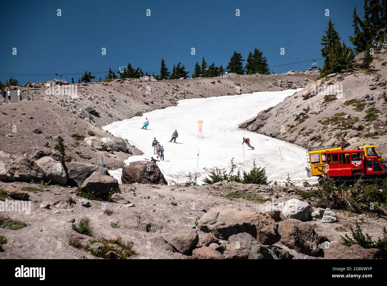 Snow skiers on Mt Hood, Oregon Stock Photo