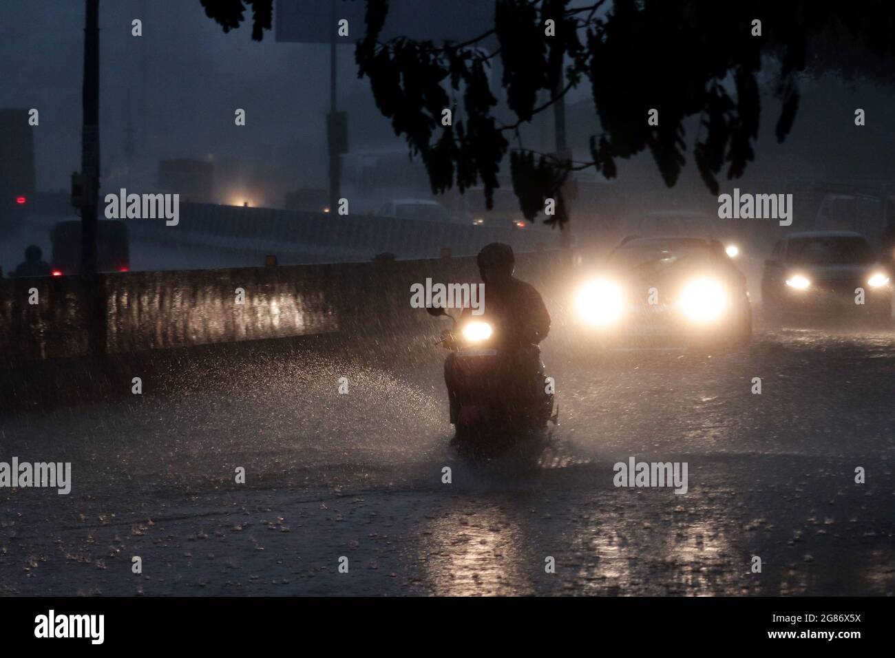 Chennai, Tamil Nadu, India. 17th July, 2021. Commuters seen passing on a street under a severe rainfall in Chennai. (Credit Image: © Sri Loganathan/ZUMA Press Wire) Stock Photo