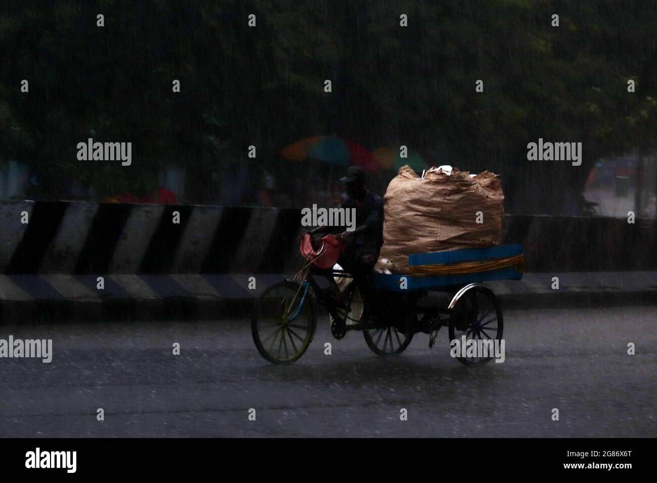 Chennai, Tamil Nadu, India. 17th July, 2021. A man rides his tricycle on a street under severe rainfall in Chennai. (Credit Image: © Sri Loganathan/ZUMA Press Wire) Stock Photo