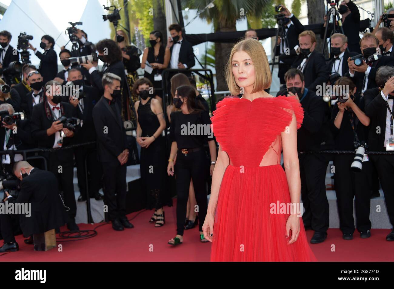Cannes, France. 17th July, 2021. 74th Cannes Film Festival, Red Carpet Film OSS 117 From Africa With Love, Final Screeing and Closing Ceremony. Pictured Rosamund Pike Credit: Independent Photo Agency/Alamy Live News Stock Photo