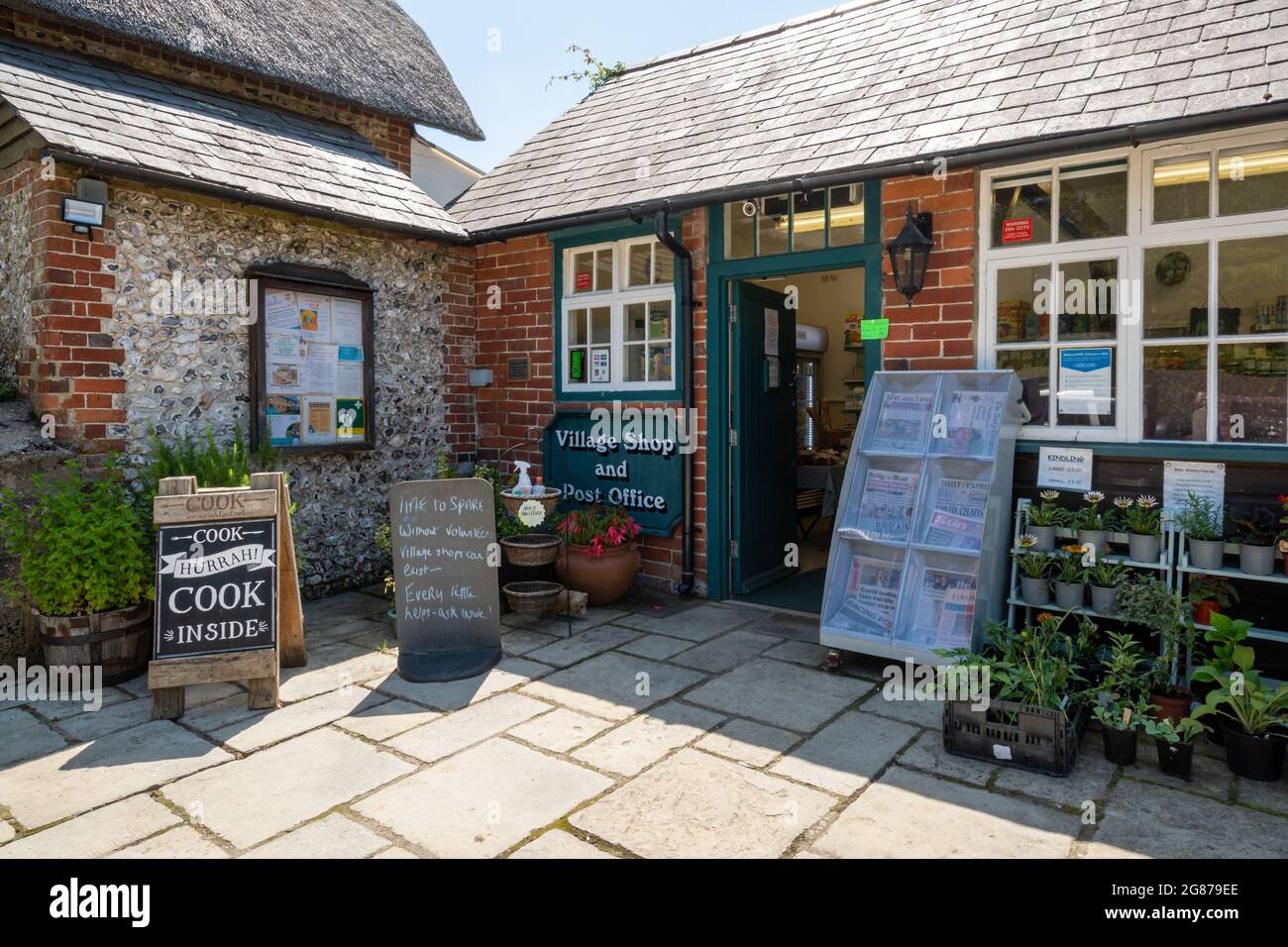Ropley Courtyard Village Shop & Post Office in the Hampshire village of Ropley, England, UK Stock Photo