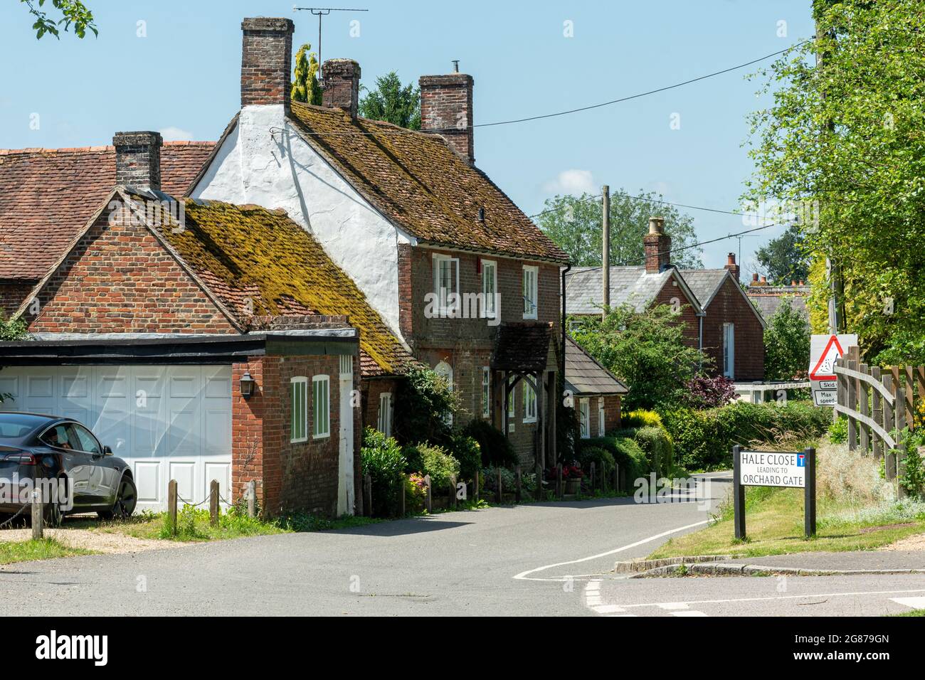 Cottages on Vicarage Lane in Ropley village, Hampshire, England, UK Stock Photo