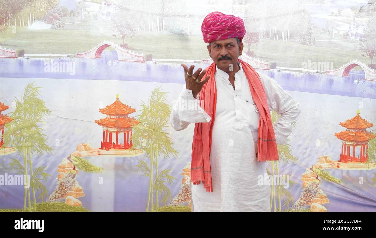 Indian male in traditional clothes Stock Photo - Alamy