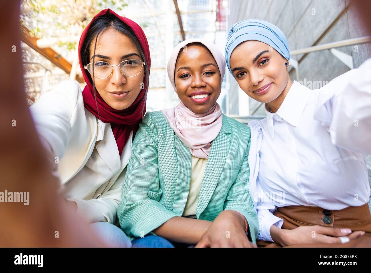 коллектив женщин ислама в. платья на свадьбу подруги в хиджабах. мусульманка групп. сестра в хиджабе. мусульманка башкирка.
