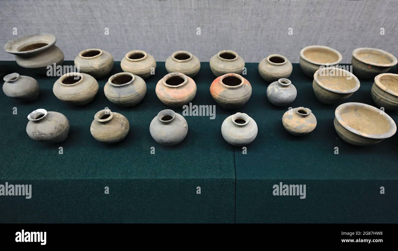 Terracotta funerary pottery for storage-Han Yang Ling-Emperor Jing's Mausoleum. Xianyang-Shaanxi-China-1511 Stock Photo
