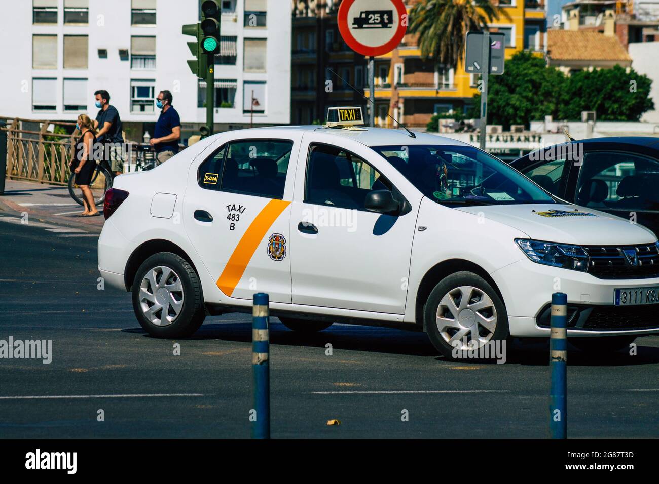 Taxi in seville hires stock photography and images Alamy