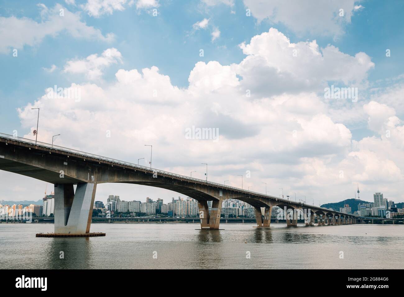 Yeouido Hangang River Park and Wonhyo Bridge in Seoul, Korea Stock Photo