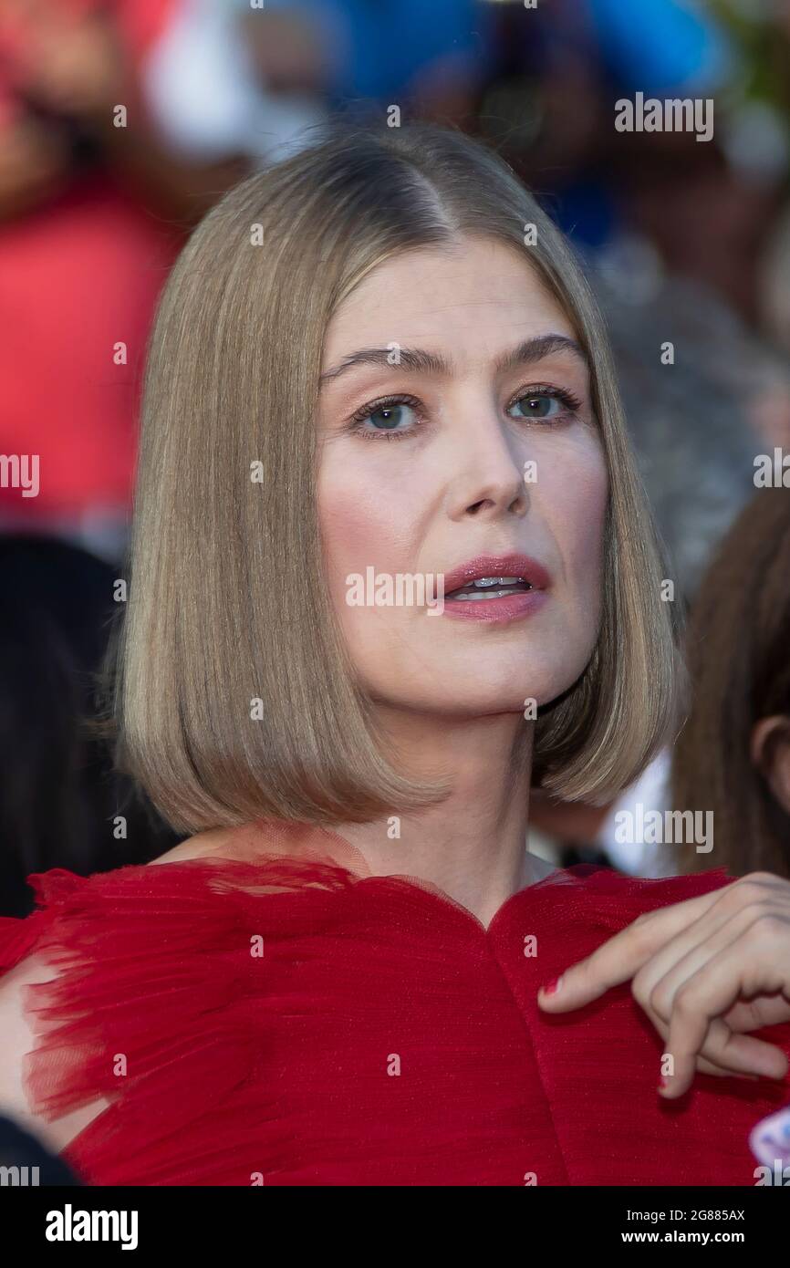 Rosamund Pike attends the final screening of 'OSS 117: From Africa With Love' and closing ceremony in Cannes, France on July 17, 2021. (Photo by ImageSpace/Sipa USA) Credit: Sipa USA/Alamy Live News Stock Photo