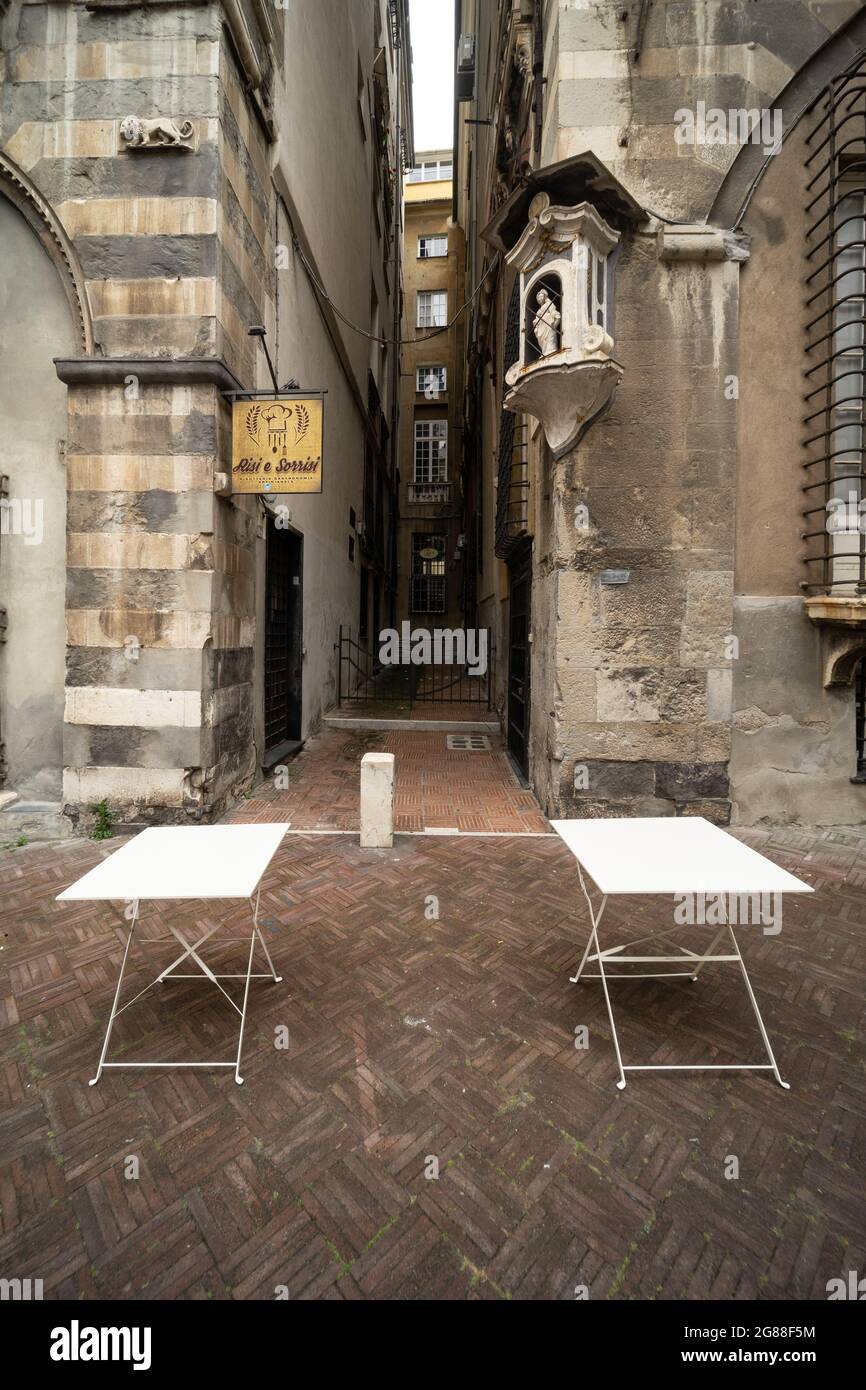 Genoa, Italy, historic centre; two alfresco tables of a local restaurant in Piazza San Matteo Stock Photo