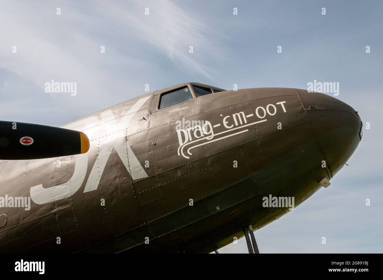 Douglas C-47 Skytrain, Dakota named Drag em oot. D-Day veteran served with US Army Air Force dropping paratroopers at St Mere Eglise near Normandy Stock Photo