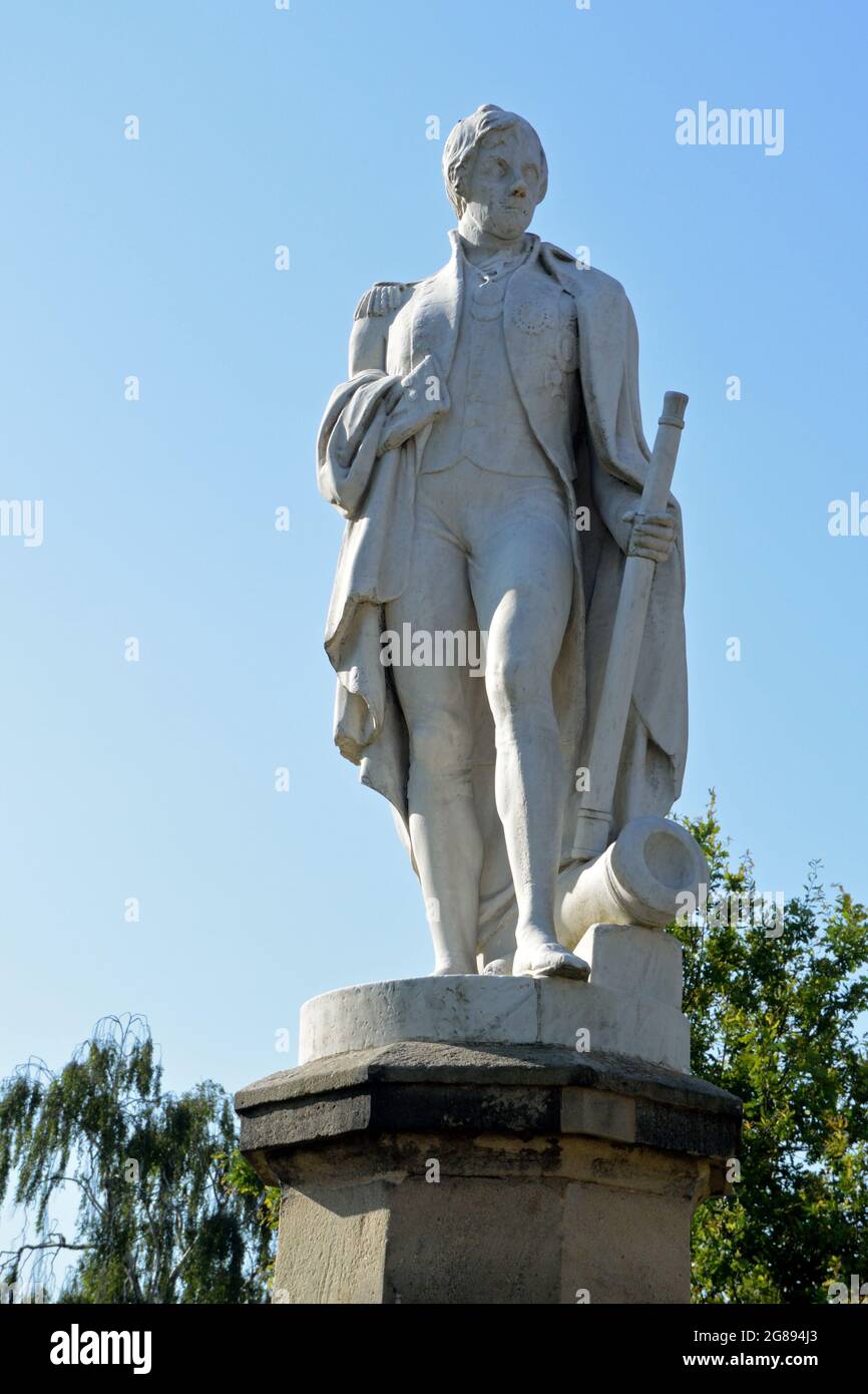 Statue of Lord Nelson in Norwich Cathedral Close, Norwich, UK Stock ...