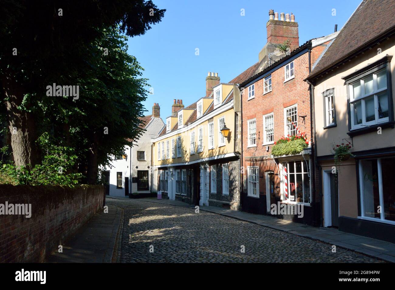 Looking up historic Elm Hill, Norwich, location for the Netflix movie 'Jingle Jangle: A Christmas Journey' Stock Photo