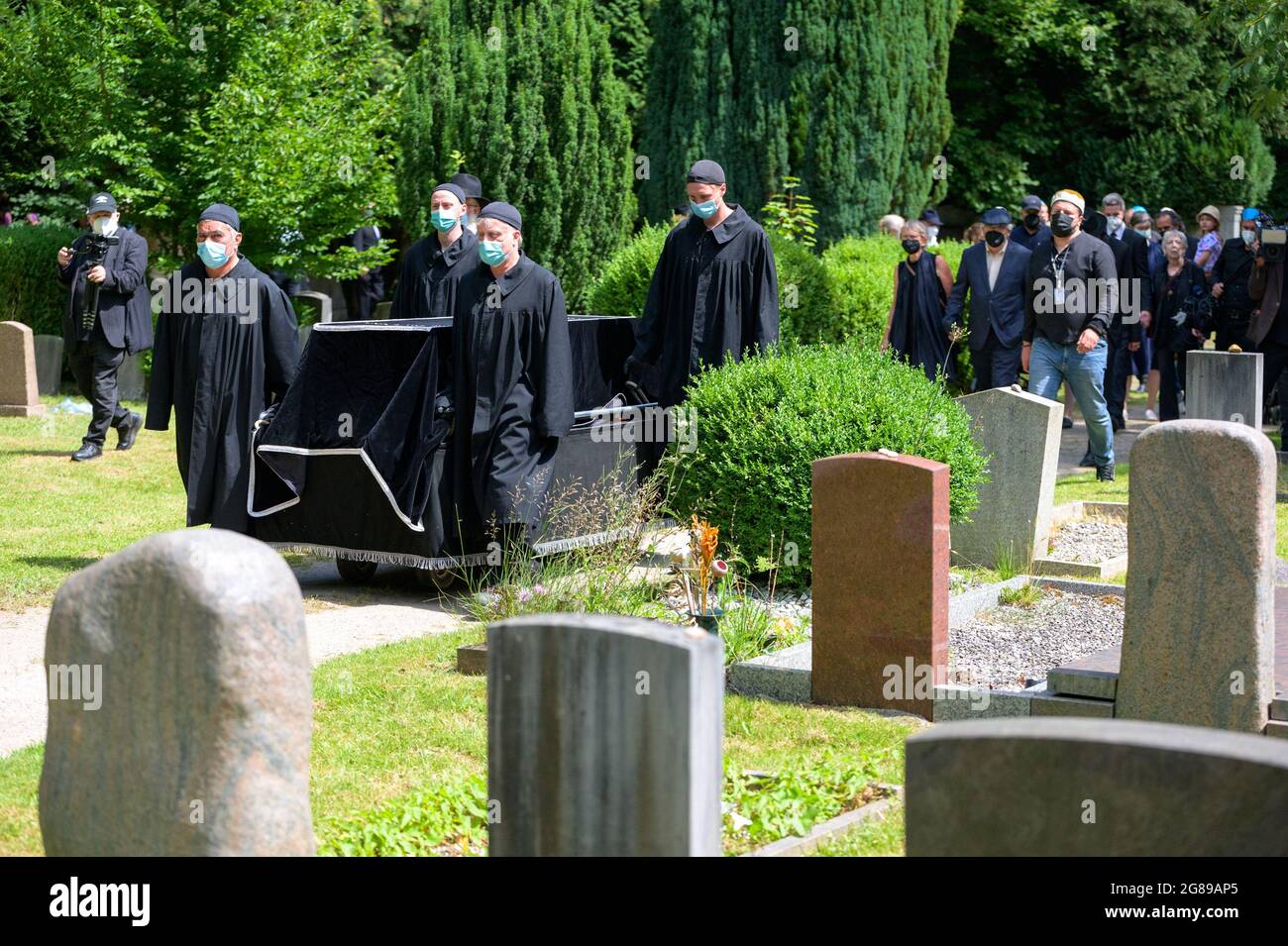 Hamburg, Germany. 18th July, 2021. Esther Bejarano's coffin is led to