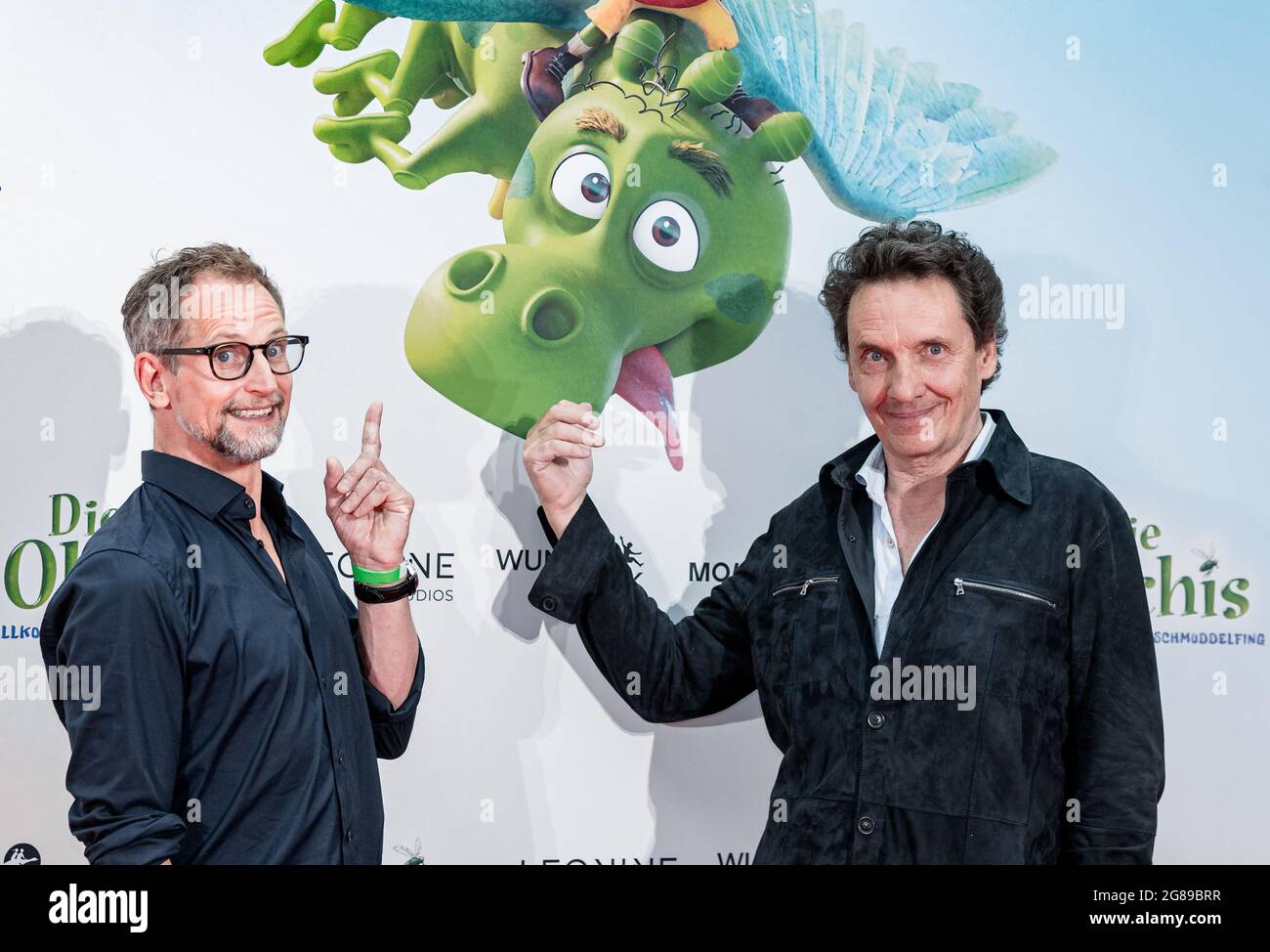 Hamburg, Germany. 18th July, 2021. Director Jens Møller (l) stands on the red carpet with author Erhard Dietl at the German premiere of the film 'Die Olchis - Willkommen in Schmuddelfing'. Credit: Markus Scholz/dpa/Alamy Live News Stock Photo