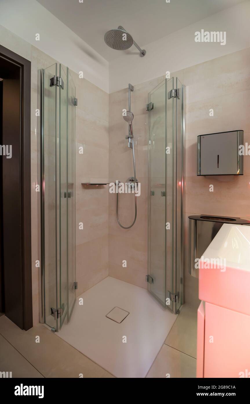 Glance into a very small bathroom with a special solution for the