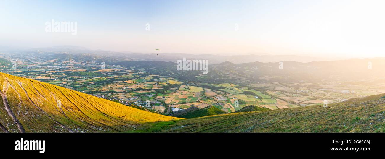 Green hills fields in belo hi-res stock photography and images - Alamy
