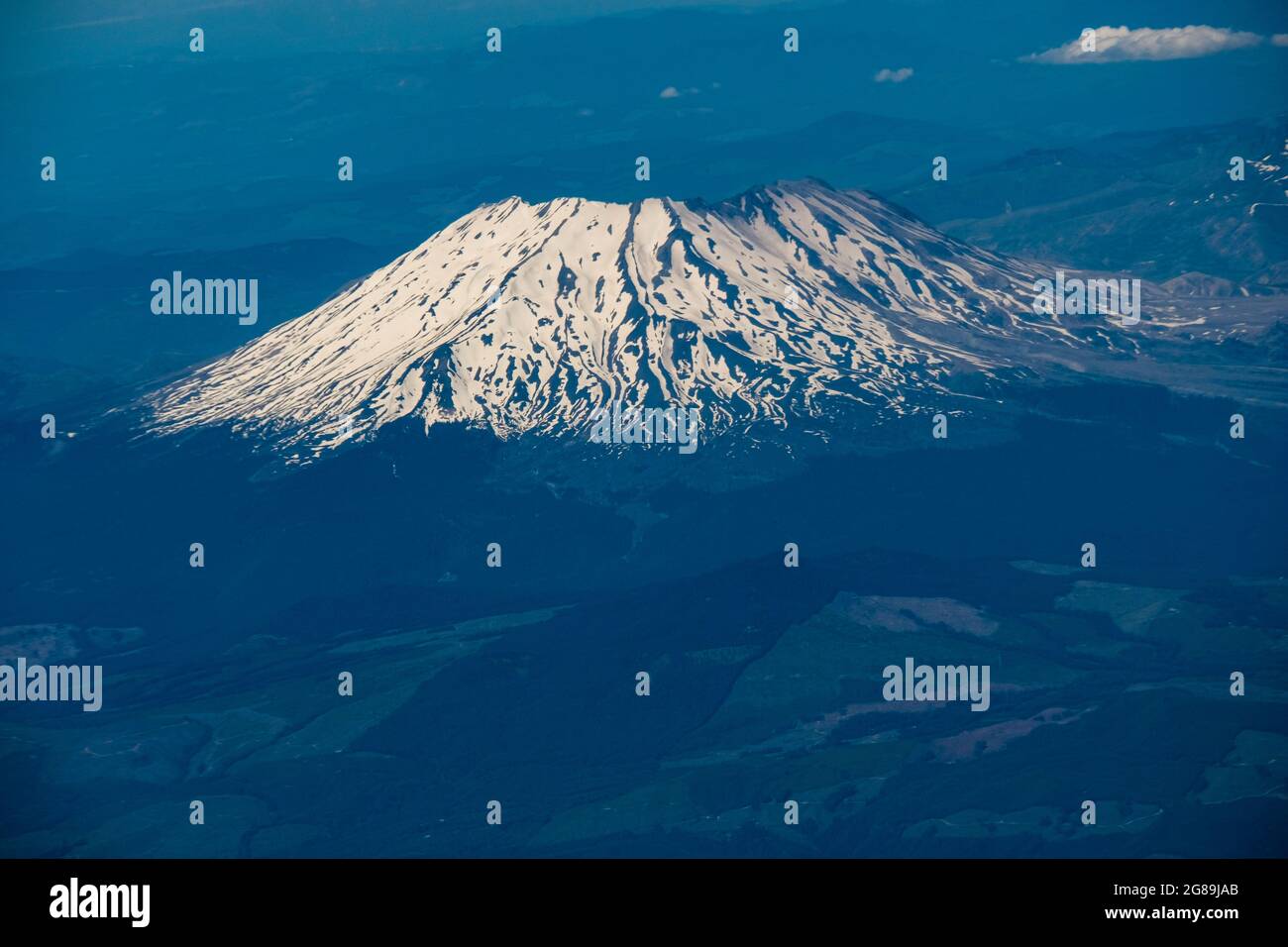 Aerial view of mt st helens hi res stock photography and images Alamy