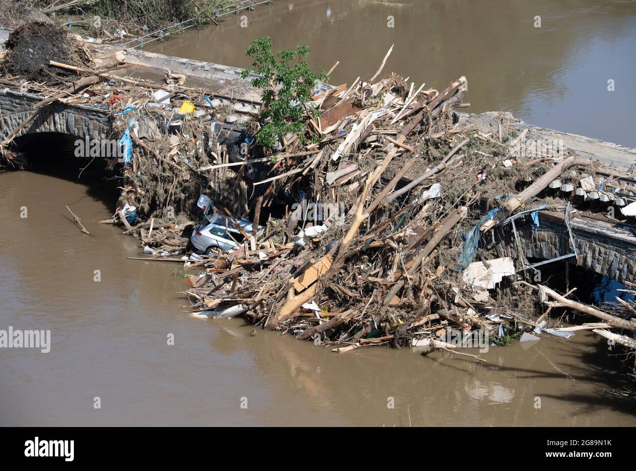 Altenahr, Germany. 18th July, 2021. Debris, cars and trees got stuck on an Ahr bridge. Numerous houses in the village were completely destroyed or severely damaged. Credit: Boris Roessler/dpa/Alamy Live News Stock Photo