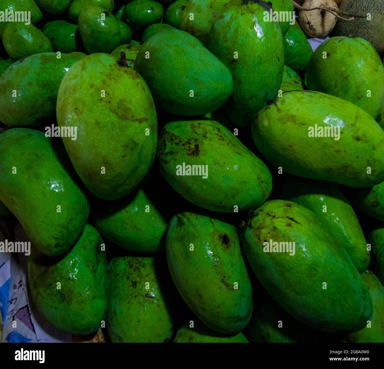 Green mangoes for sale Stock Photo Alamy