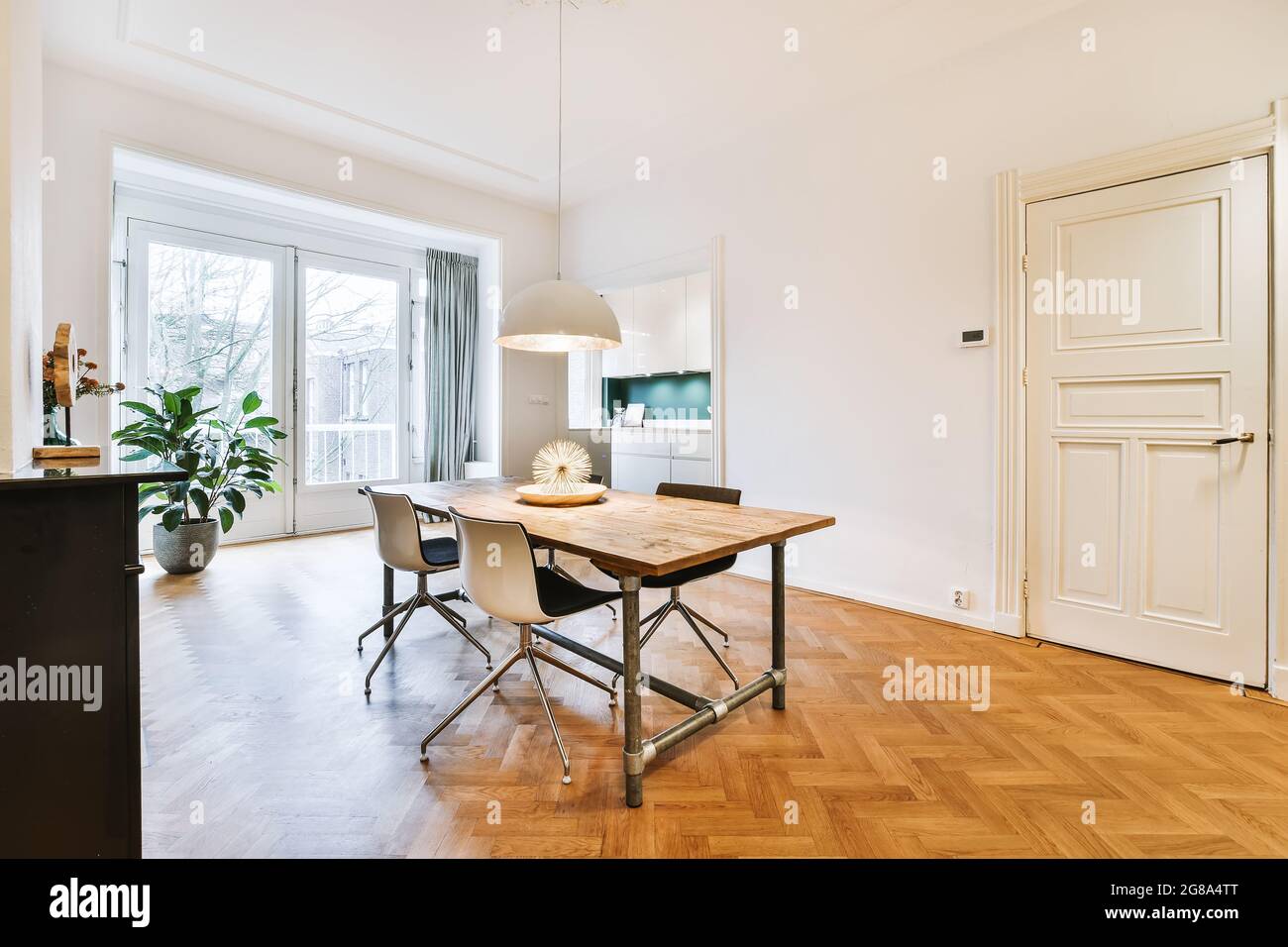 Interior design of bright and beautiful dining room Stock Photo - Alamy