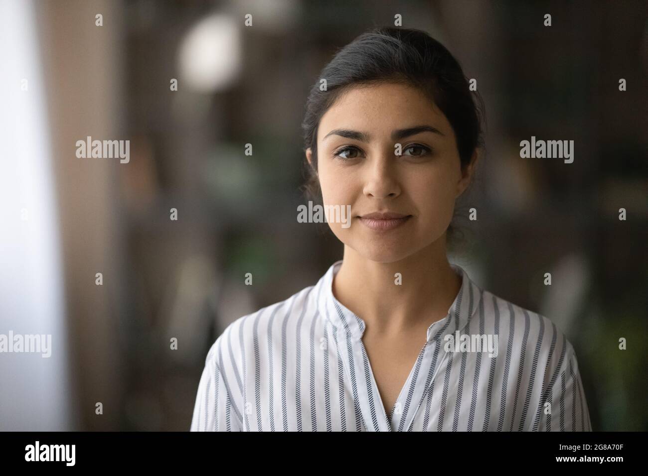 Indian girl portrait profile hi-res stock photography and images - Alamy