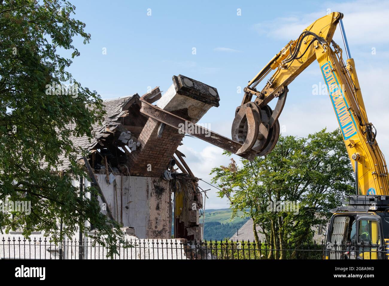 Black Bull hotel and public house demolition in the Stirlingshire village of Killearn to make way for residential apartments, Scotland, UK Stock Photo