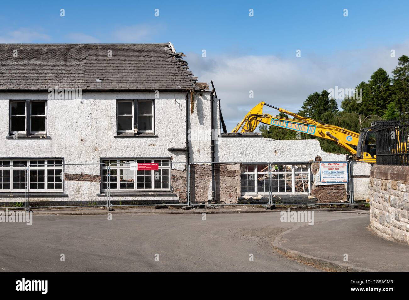 Black Bull hotel and public house demolition in the Stirlingshire village of Killearn to make way for residential apartments, Scotland, UK Stock Photo