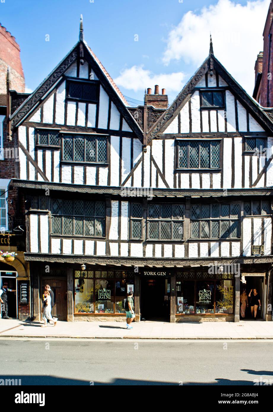 Gin shop hires stock photography and images Alamy