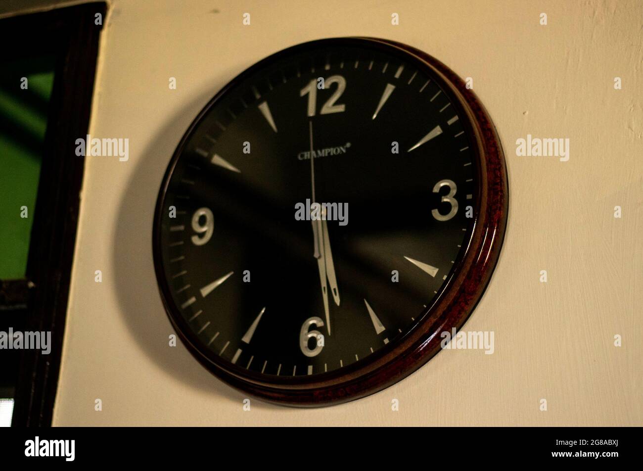KARACHI, PAKISTAN Jun 24, 2021 A black clock is fixed on the rooftop Stock Photo Alamy