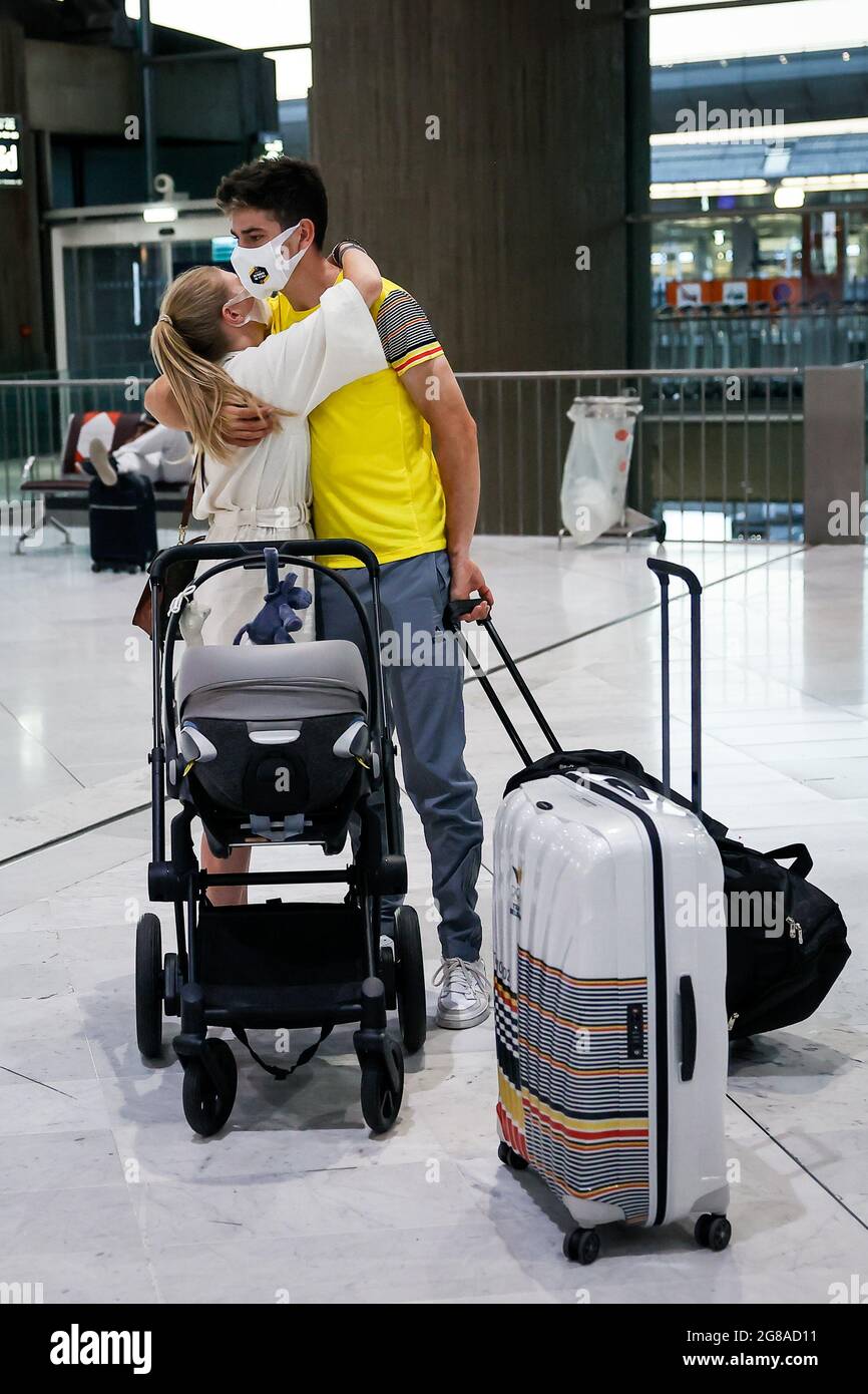 Wout van Aert and his wife Sarah De Bie say goodbye at the departure of  athletes of Team Belgium to the Tokyo 2020 Olympic Games, Sunday 18 July  2021 Stock Photo - Alamy
