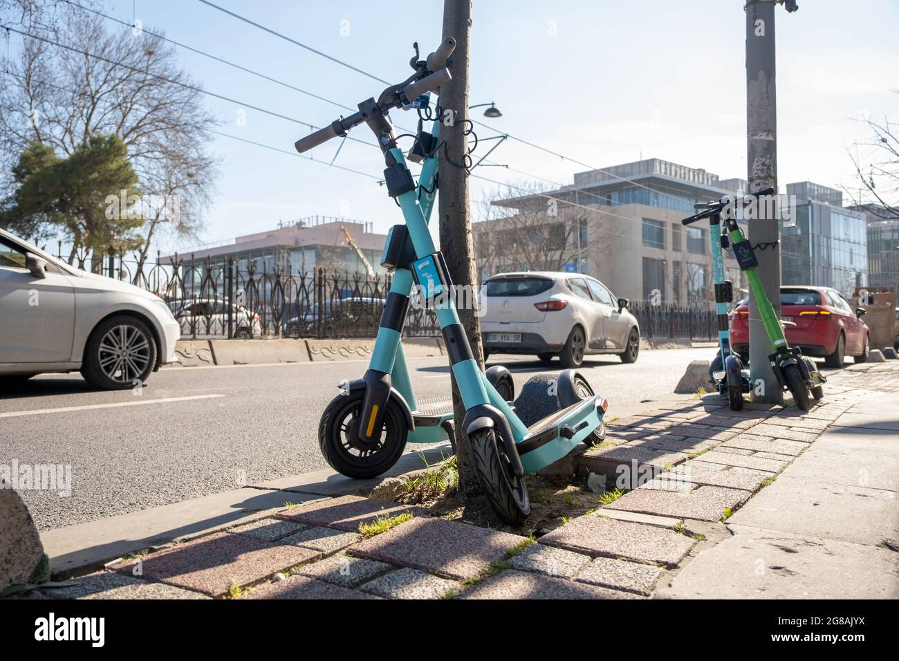 puede federación Zapatos Findikli, Istanbul, Turkey - 02.26.2021: some scooters from different  Turkish electric scooter rental companies along the way Stock Photo - Alamy
