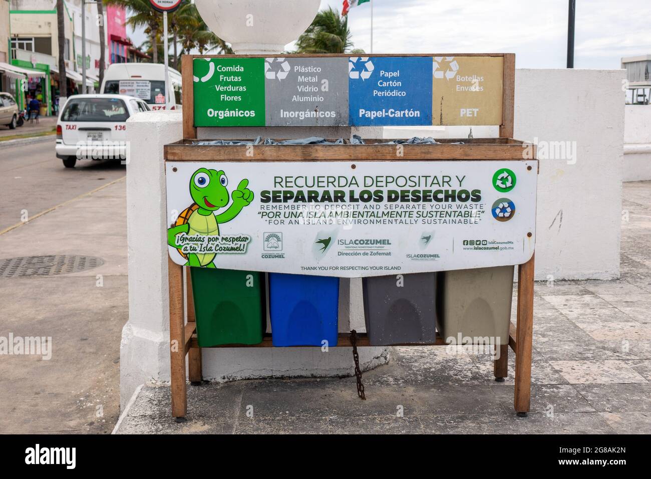 Recycling station hi-res stock photography and images - Alamy