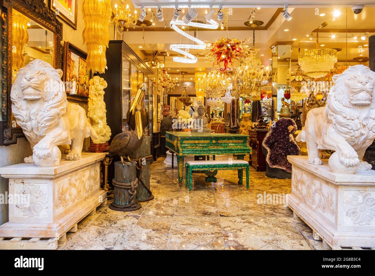 San Francisco, MAY 20, 2021 - Interior view of Chinese style lighting store Stock Photo