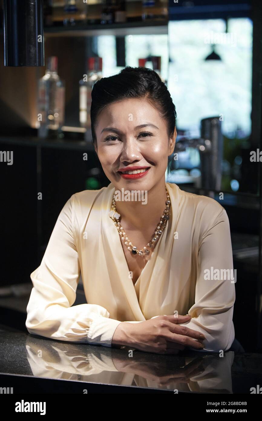 Bartender leaning on counter hi-res stock photography and images - Alamy