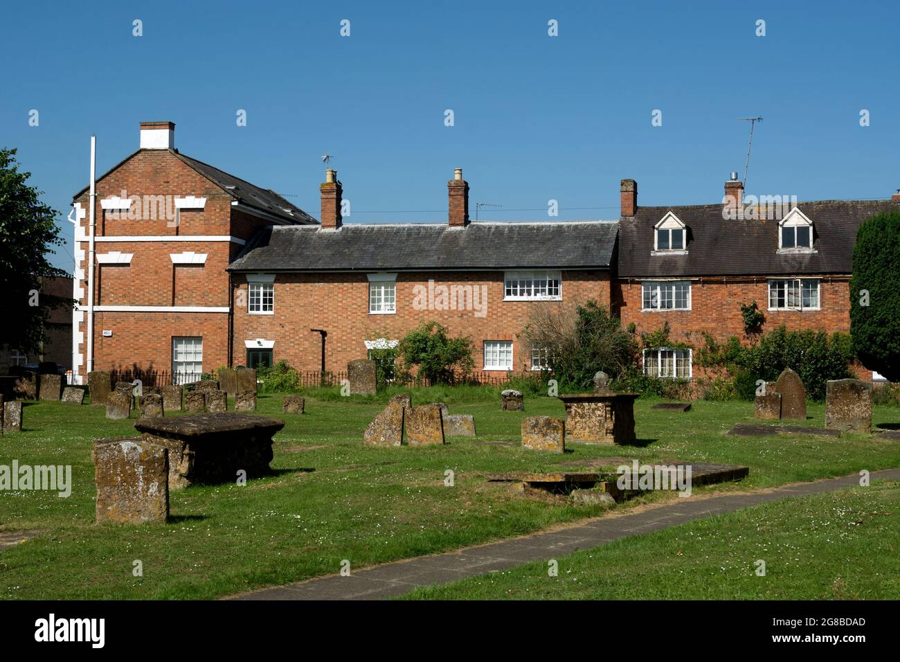 St. Peter`s churchyard, Kineton, Warwickshire, England, UK Stock Photo ...