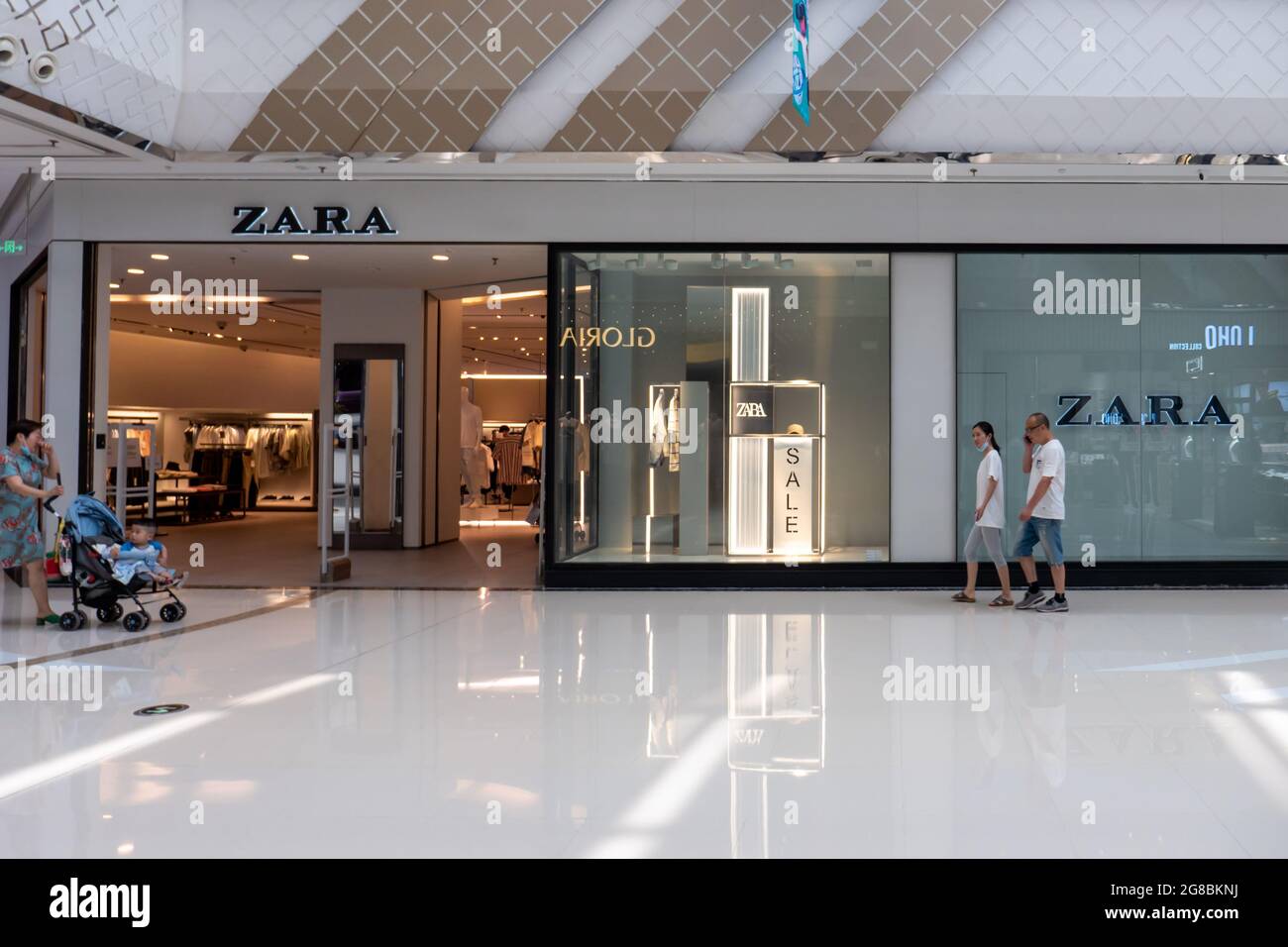 Zara shop china hi-res stock photography and images - Page 2 - Alamy