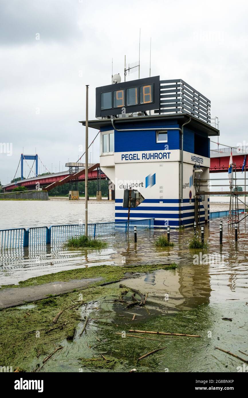 Duisburg, North Rhine-Westphalia, Germany - High water, Ruhrort gauge shows over 9 metres, Friedrich-Ebert-Bruecke in the back. Stock Photo