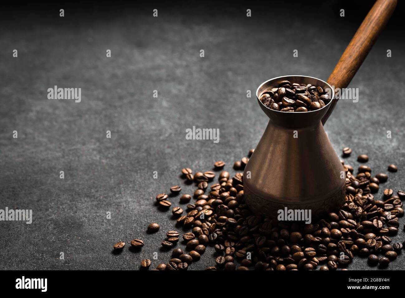https://c8.alamy.com/comp/2G8BY4H/roasted-coffee-beans-and-turk-cezve-on-black-background-turkish-coffee-composition-banner-copy-space-2G8BY4H.jpg