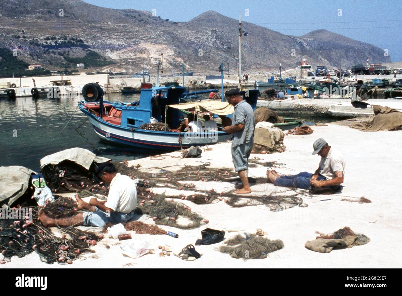 Pescatori all'isola di Favignana, arcipelago delle Egadi, Sicilia Stock Photo