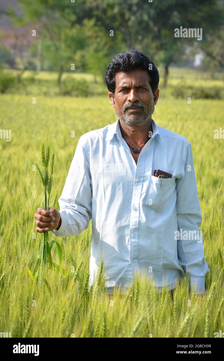 Farmer smiling indian hi-res stock photography and images - Alamy