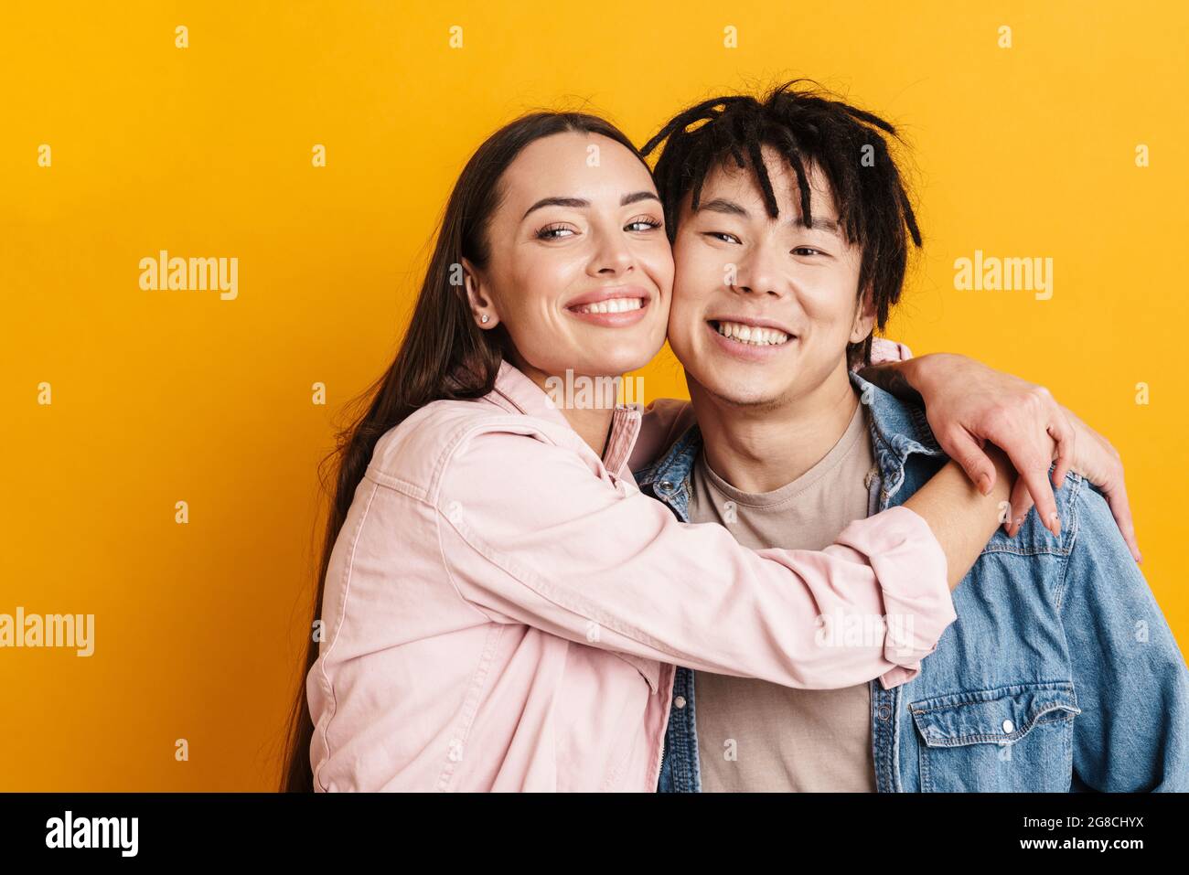 Couple with dreadlocks hugging hi-res stock photography and images - Alamy