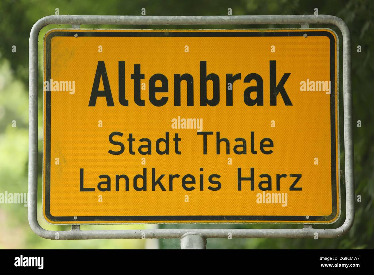 Altenbrak, Germany. 09th July, 2021. On a town entrance sign in the Oberharz it says Altenbrak Stadt Thale Landkreis Harz. Credit: Matthias Bein/dpa-Zentralbild/ZB/dpa/Alamy Live News Stock Photo