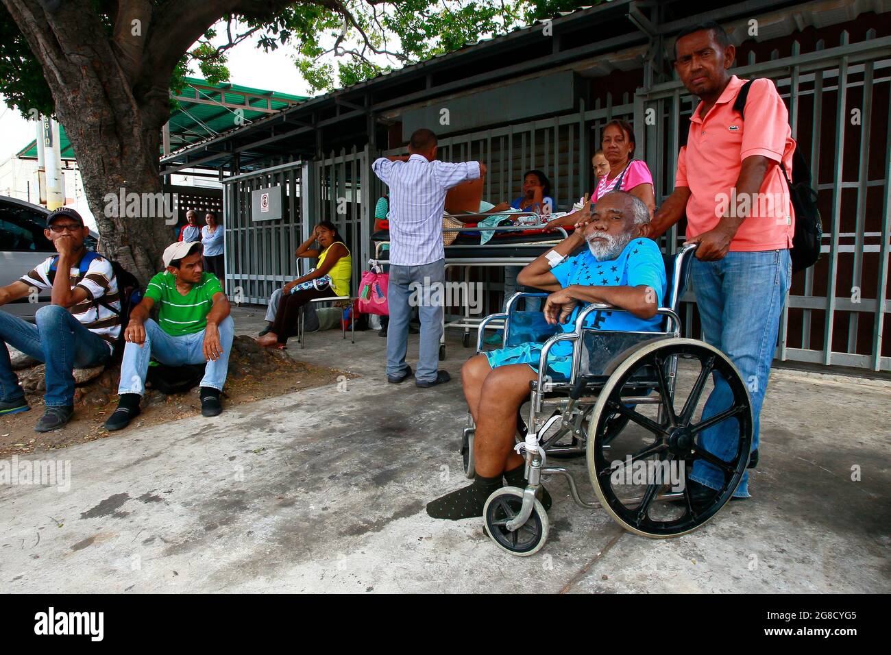 Maracaibo, Venezuela. Patients with kidney problems, wait for electricity to arrive to be dialysis in a health center. Photo by: José Bula Stock Photo