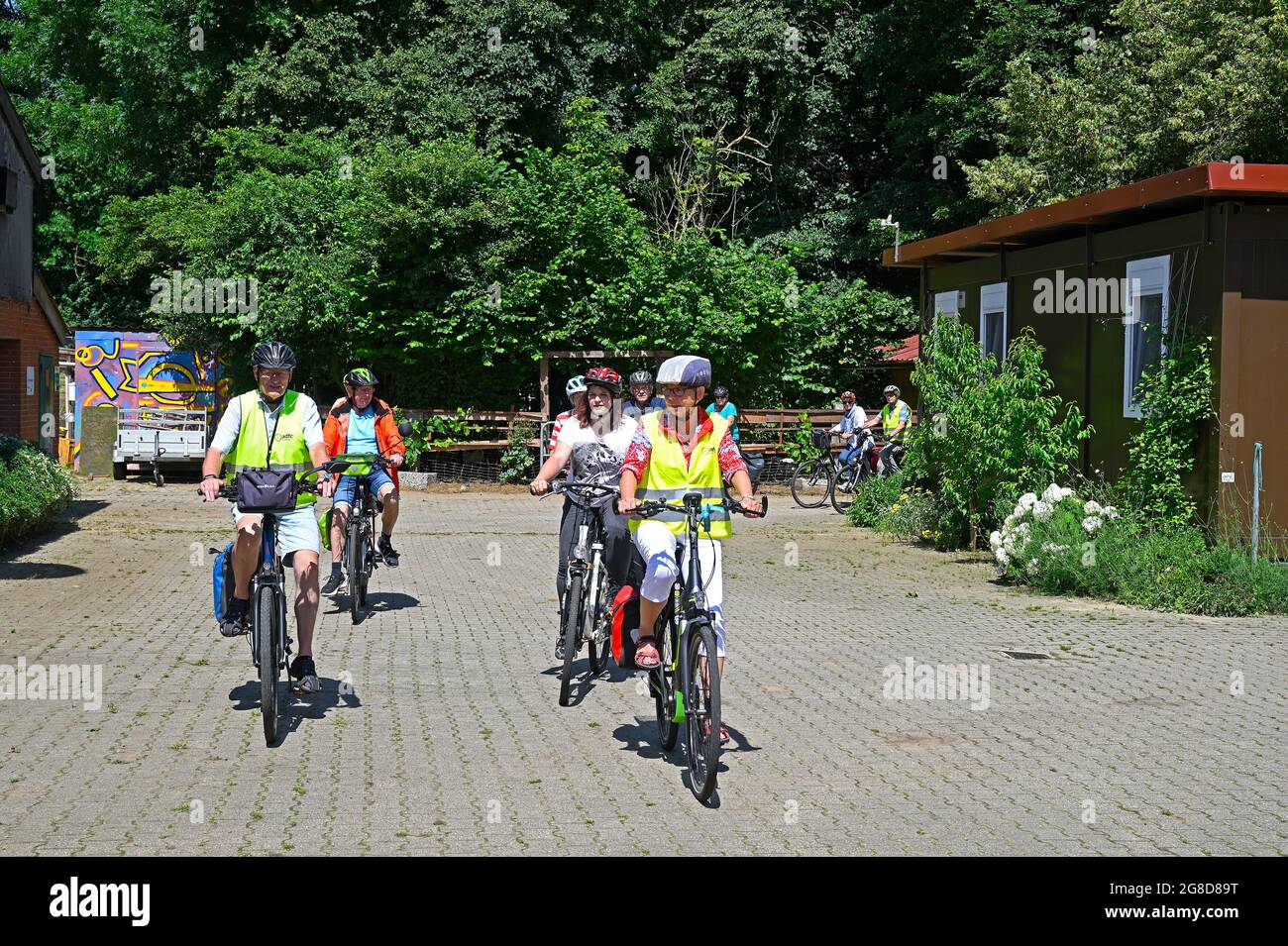 papenburg, germany -  2021-07-17: a group of cyclists including disabled / handicapped people touring in the countryside  --  [credit: joachim affeldt Stock Photo