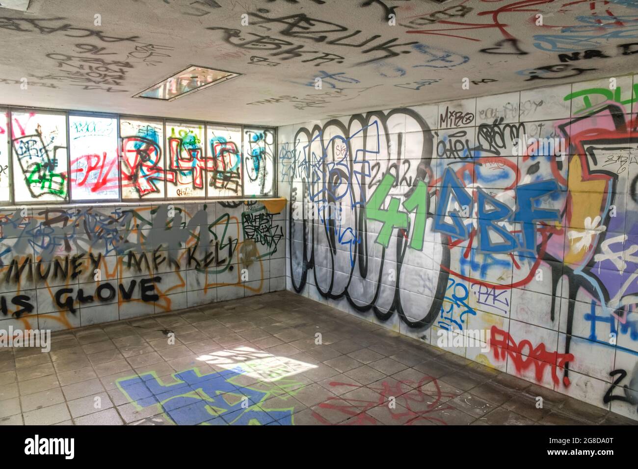 Graffitis, Tiburtiusbrücke, Steglitz, Berlin, Deutschland Stock Photo