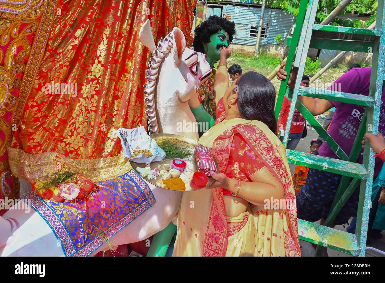 Howrah, West Bengal, India- 8th October 2019 : Vijayadashami, married Bengali Hindu woman feeding sweets to Mohishasur, asur, the demon. Durga puja fe Stock Photo